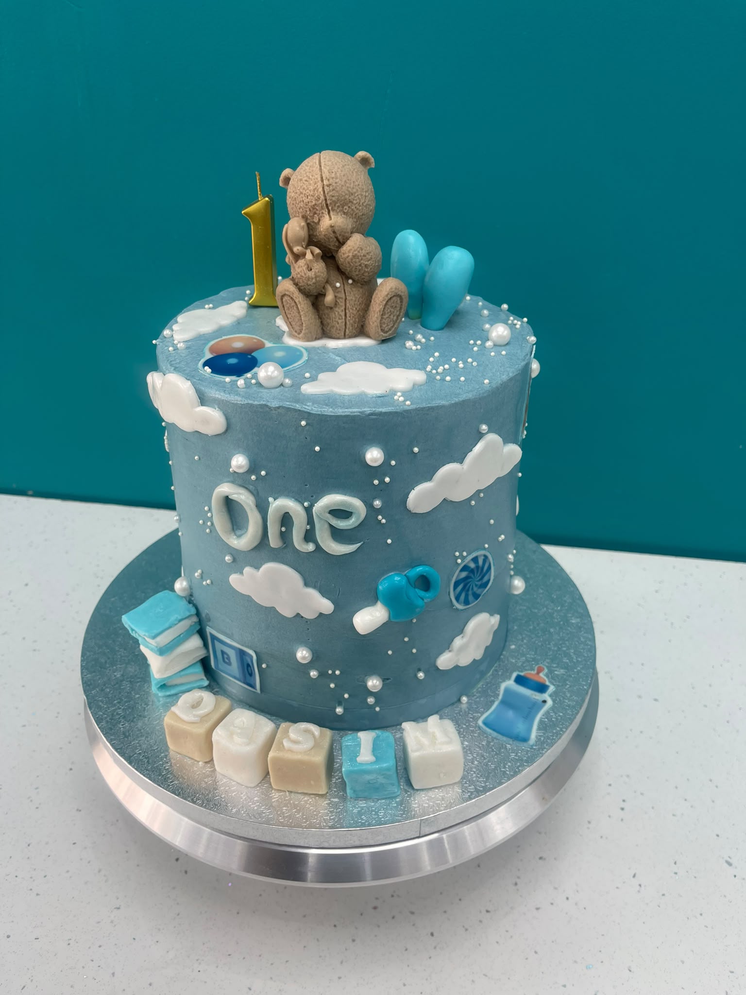 Baby shower cake